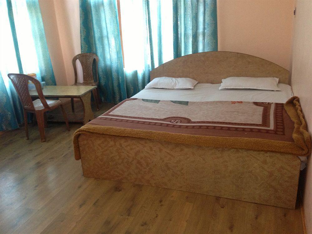 Hotel New Prince Inn Srīnagar Buitenkant foto