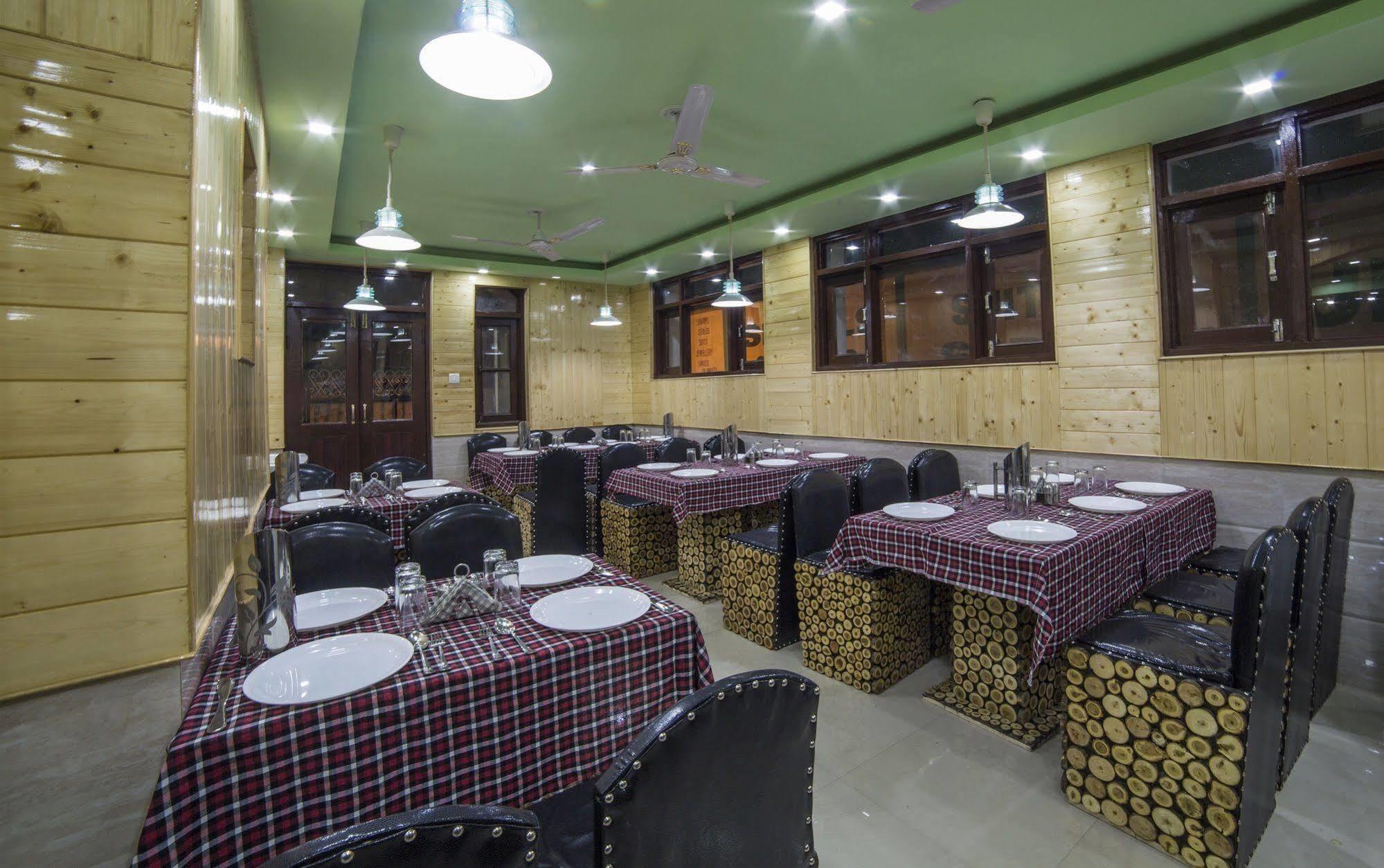 Hotel New Prince Inn Srīnagar Buitenkant foto