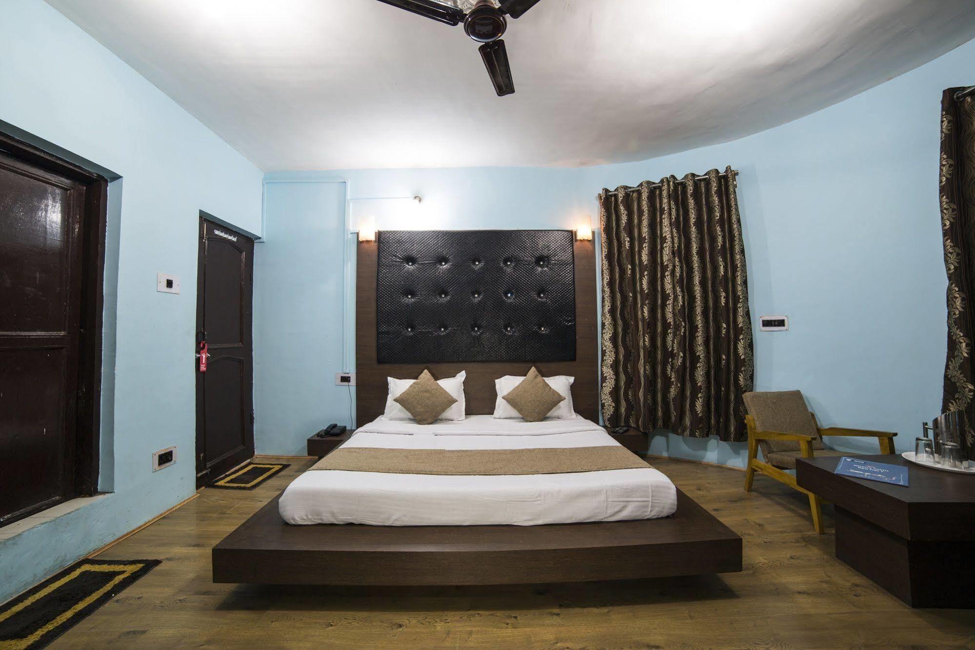 Hotel New Prince Inn Srīnagar Buitenkant foto