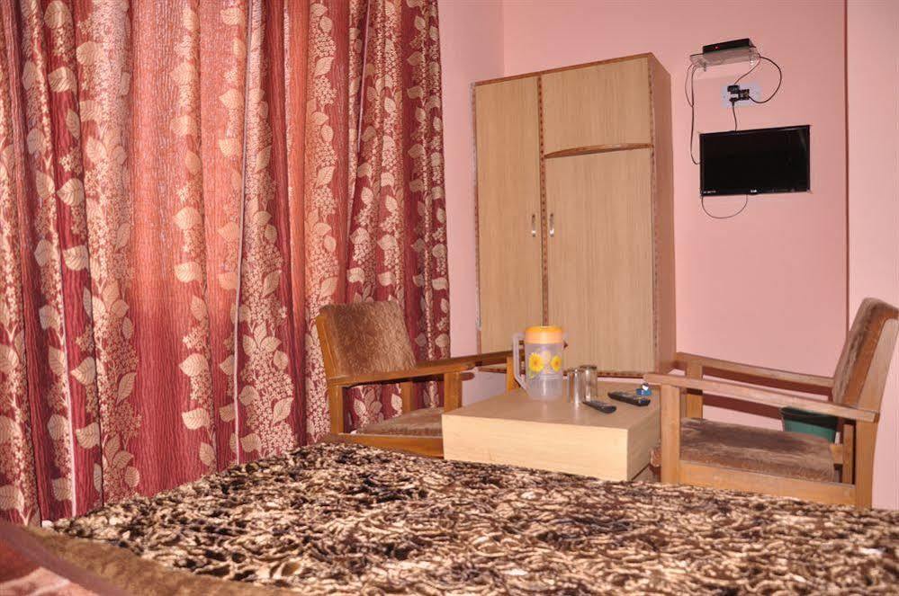 Hotel New Prince Inn Srīnagar Buitenkant foto