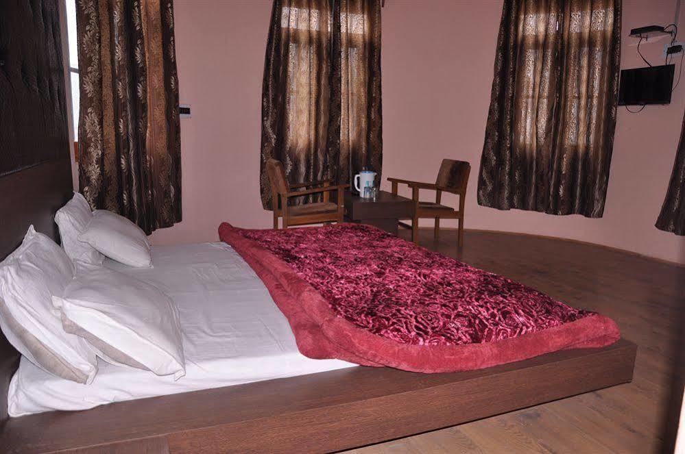 Hotel New Prince Inn Srīnagar Buitenkant foto