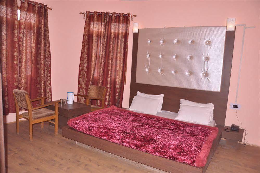 Hotel New Prince Inn Srīnagar Buitenkant foto